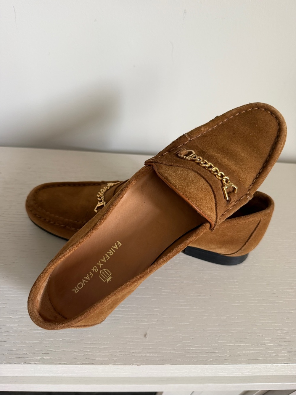 FAIRFAX & FAVOR Suede Chain-Trim Loafers in Camel